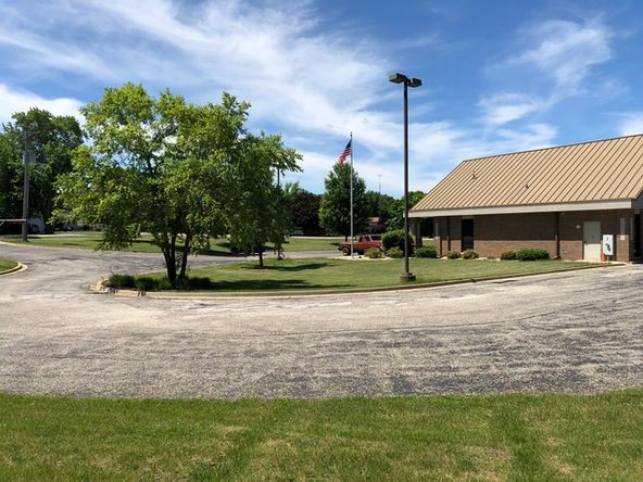 8225 Fox River Dr, Newark, IL 60541